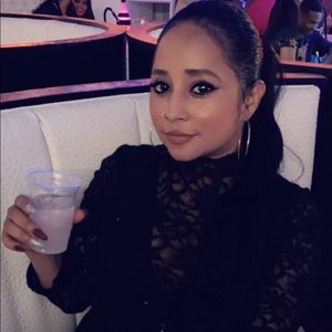 Meet your Posher, Larixza